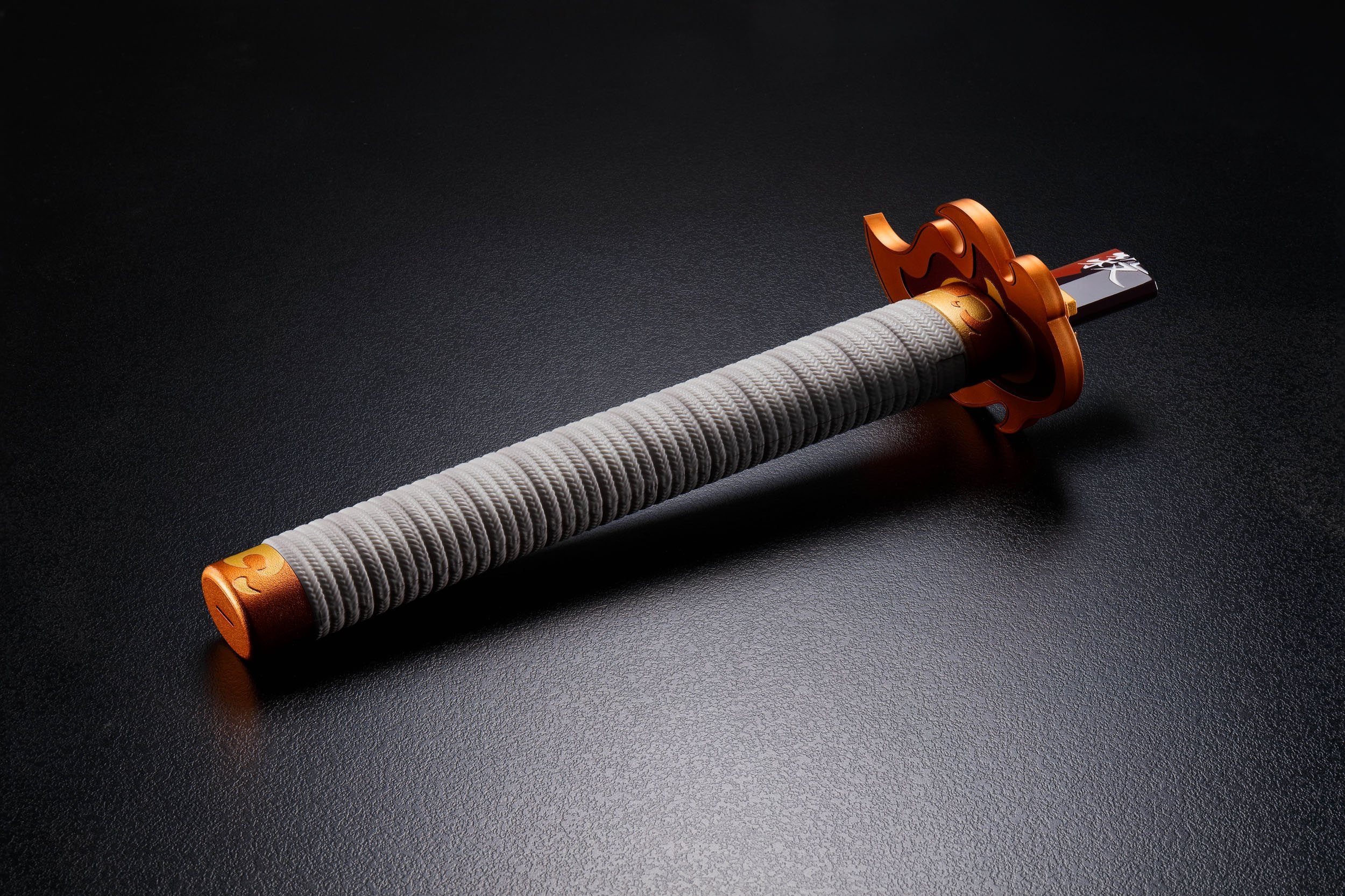 Gebrochenes Nichirin Schwert von Kyojuro Rengoku Proplica Replik Bandai Tamashii Nations - Image 3